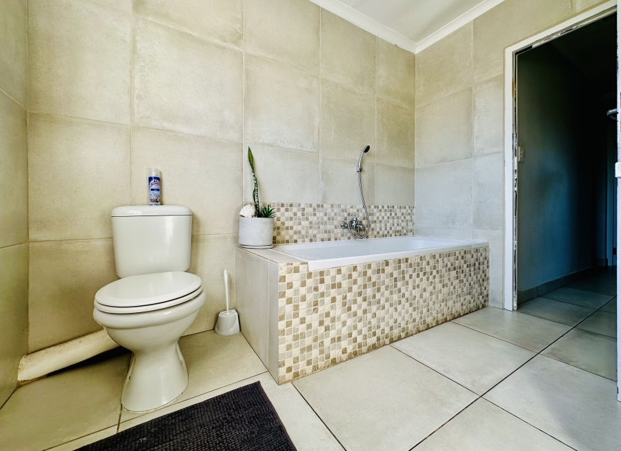 6 Bedroom Property for Sale in Onrus Western Cape